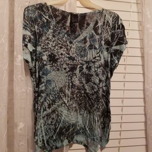 Ladies sharkbite top w/ sequins